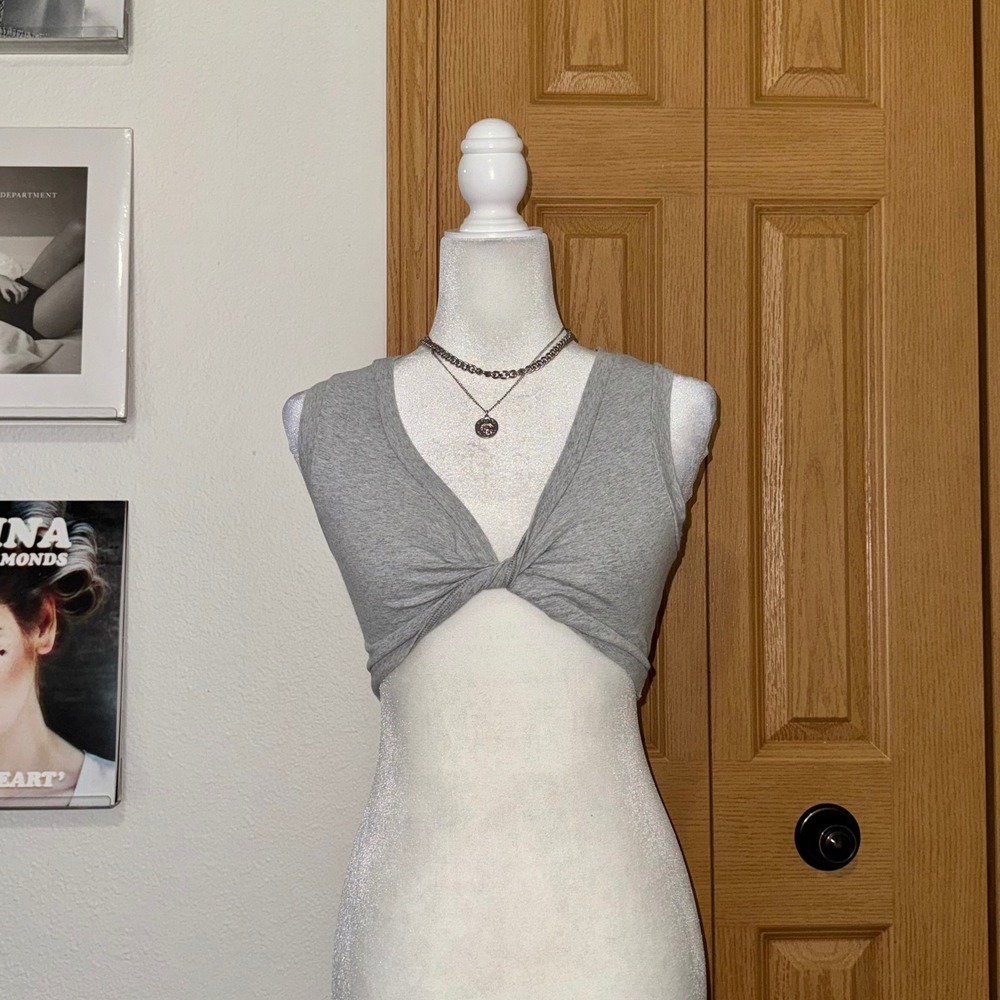 TNA Chill Aritzia Twist Front Crop Top Heather Grey Sleeveless V-Neck Size Small